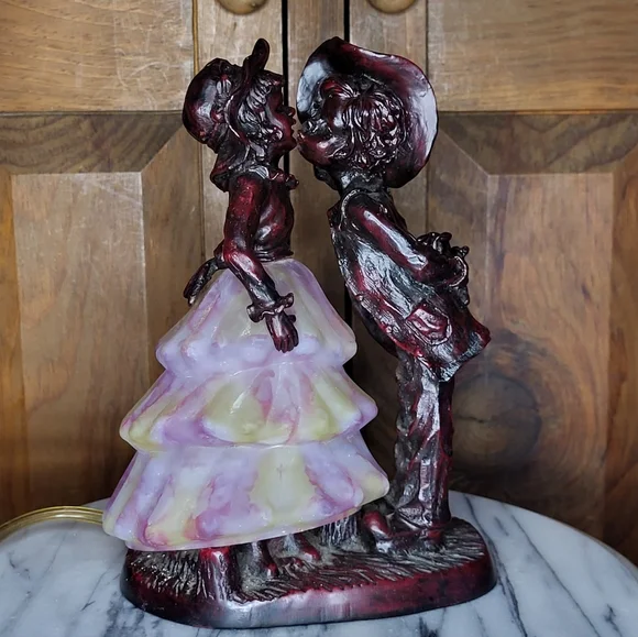 Romantic Silhouette Lamp with Pink Glow - Picture 3 of 12